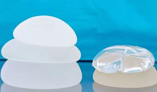Brustimplantat Fühlt Sich Komisch An Wenn das Brustimplantat verrutscht | Estheticon.de