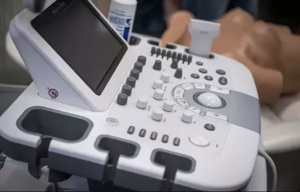 Modelace prsou s augmentací (pomocí prsních implantátů)